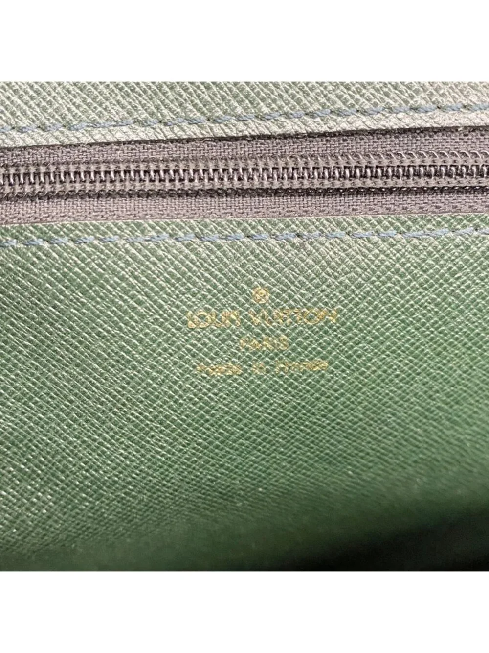 Louis Vuitton Clutch Taiga Volga Epi Sear